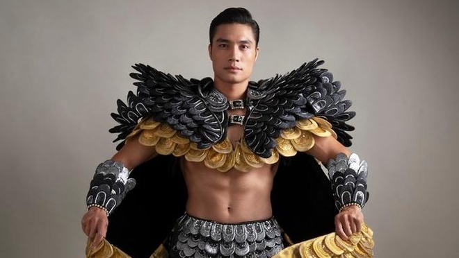 Local contestant unveils national costume at Manhunt International 2022